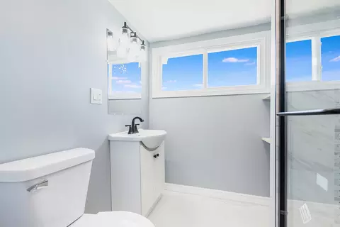 Bath - 7824 Suburban Ln, Bridgeview, IL 60455 photo 2 of 2