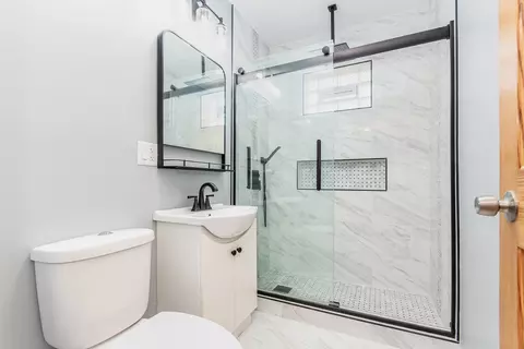 Bath - 7824 Suburban Ln, Bridgeview, IL 60455 photo 1 of 2