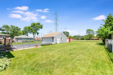 Exterior - 7824 Suburban Ln, Bridgeview, IL 60455 photo 4 of 7