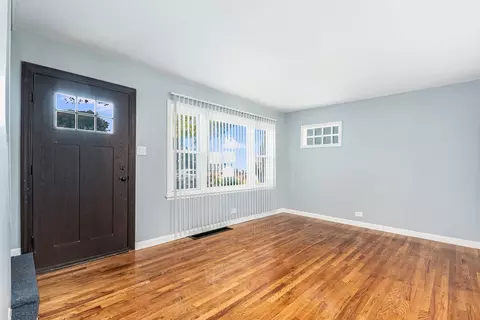 Living - 7824 Suburban Ln, Bridgeview, IL 60455 photo 2 of 4