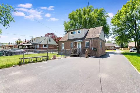 Exterior - 7824 Suburban Ln, Bridgeview, IL 60455 photo 2 of 7