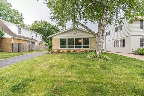 342 S Gibbons Ave, Arlington Heights, IL 60004