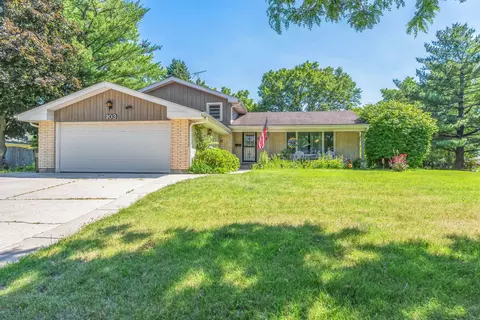 103 Berkshire Dr, Crystal Lake, IL 60014