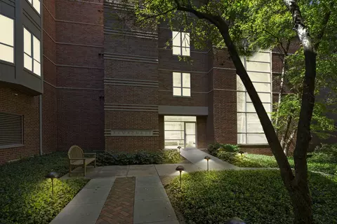57 E Hattendorf Ave #201, Roselle, IL 60172