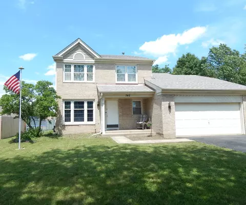 742 Blazing Star Trl, Cary, IL 60013