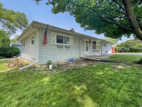 312 Briargate Dr, Grayslake, IL 60030