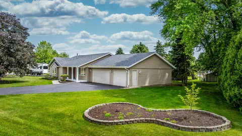 10138 Asbury Ln, Machesney Park, IL 61115