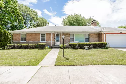 4439 Keeney St, Skokie, IL 60076