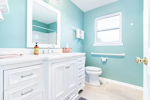 Bath - 4501 Mallard Ln, Plainfield, IL 60586 photo 1 of 2