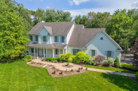 32 W595 Oak Lawn Farm Rd, Wayne, IL 60184