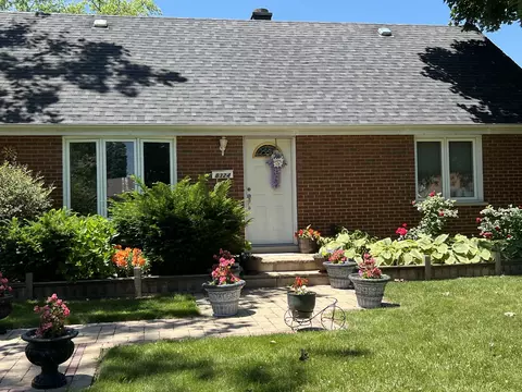8324 Lockwood Ave, Burbank, IL 60459