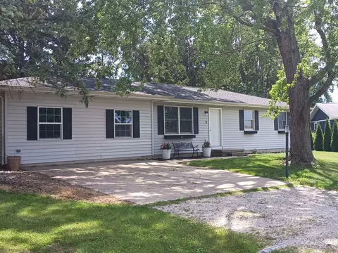 9 Southview Dr, Sidney, IL 61877