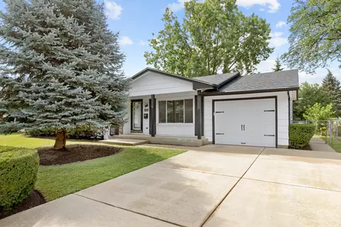 577 Exmoor Rd, Elk Grove Village, IL 60007