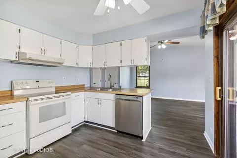628 Chip Ct, Gurnee, IL 60031 photo 3