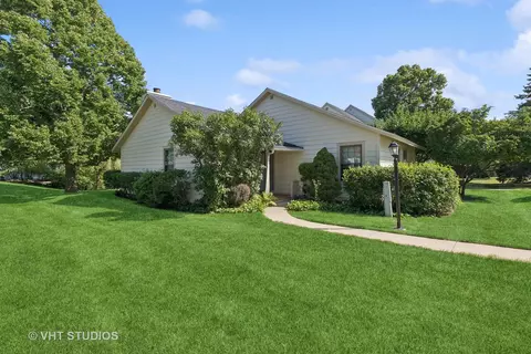 628 Chip Ct, Gurnee, IL 60031