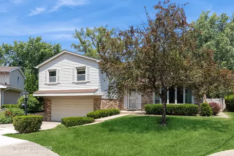 1745 E Indigo Ct, Mount Prospect, IL 60056