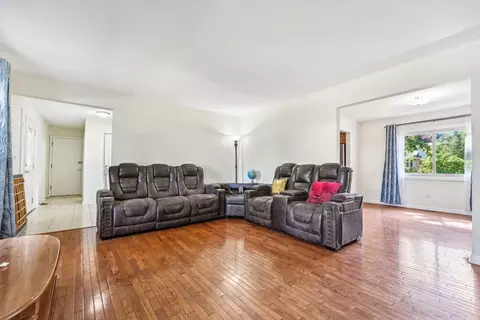 1058 Crimson Dr, Wheeling, IL 60090 photo 5