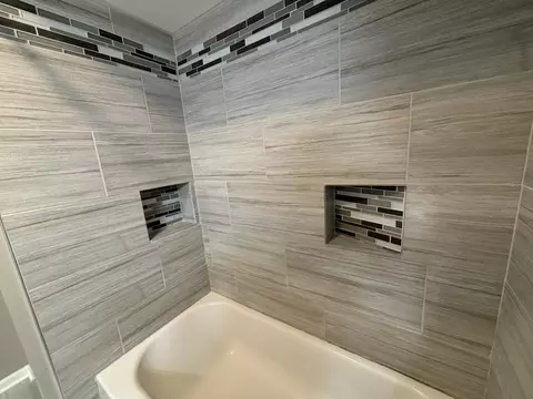 Bath - 16439 Edgewood Dr, Plainfield, IL 60586 photo 3 of 8