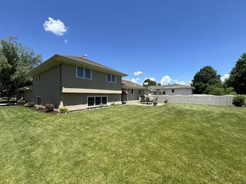 Exterior - 16439 Edgewood Dr, Plainfield, IL 60586 photo 3 of 4