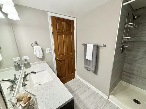 Bath - 16439 Edgewood Dr, Plainfield, IL 60586 photo 5 of 8