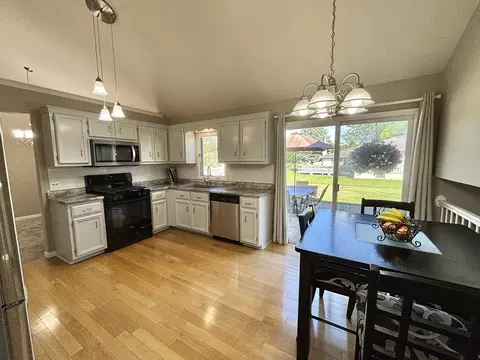 Kitchen - 16439 Edgewood Dr, Plainfield, IL 60586 photo 2 of 3