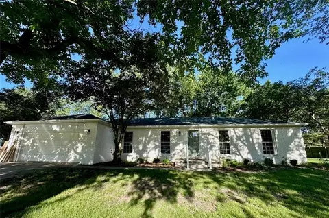 2 Mitchell Ave, Mattoon, IL 61938