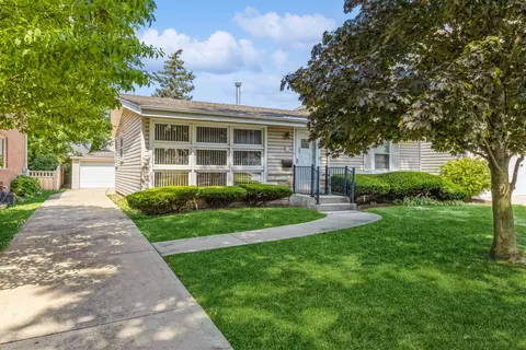 916 S Madison Ave, La Grange, IL 60525