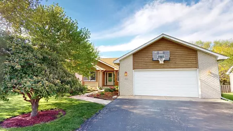 218 White Pine Ln, Lake Villa, IL 60046