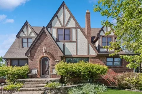 247 E 2nd St, Elmhurst, IL 60126