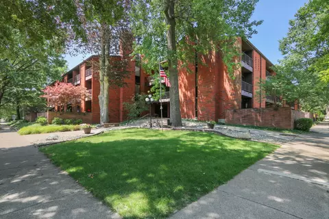 107 N Elm St #109, Champaign, IL 61820