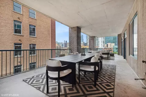 Exterior - 910 W Madison St #608, Chicago, IL 60607 photo 2 of 2