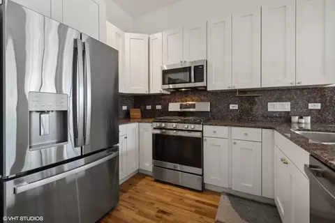 Kitchen - 910 W Madison St #608, Chicago, IL 60607 photo 2 of 3