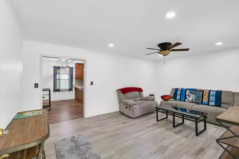 Entry Way - 103 Chippewa Dr, Loda, IL 60948 photo 1 of 3