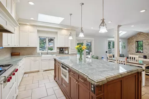 Kitchen - 42 Gale Ave, River Forest, IL 60305 photo 3 of 5