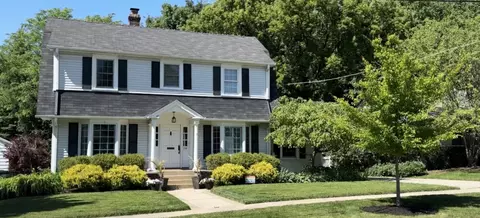 238 W Russell St, Barrington, IL 60010