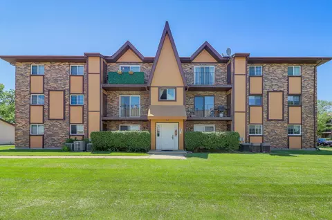 1234 Chalet Rd #204, Naperville, IL 60563