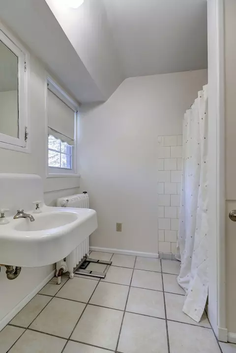 Bath - 638 W Lincolnway Rd, Morrison, IL 61270 photo 4 of 6
