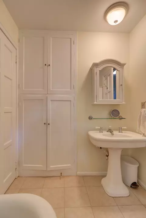Bath - 638 W Lincolnway Rd, Morrison, IL 61270 photo 2 of 6