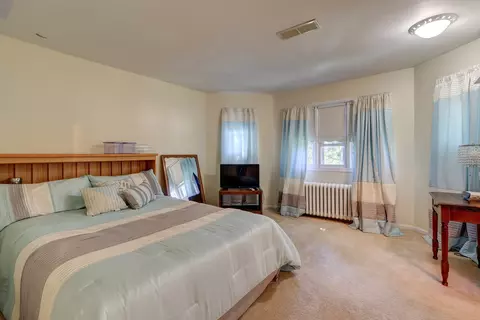 Bedroom - 638 W Lincolnway Rd, Morrison, IL 61270 photo 1 of 4