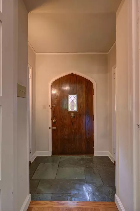Entry Way - 638 W Lincolnway Rd, Morrison, IL 61270 photo 1 of 4