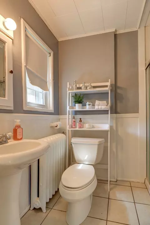 Bath - 638 W Lincolnway Rd, Morrison, IL 61270 photo 5 of 6