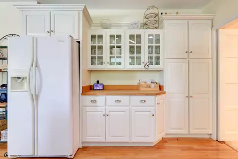 Kitchen - 638 W Lincolnway Rd, Morrison, IL 61270 photo 3 of 4