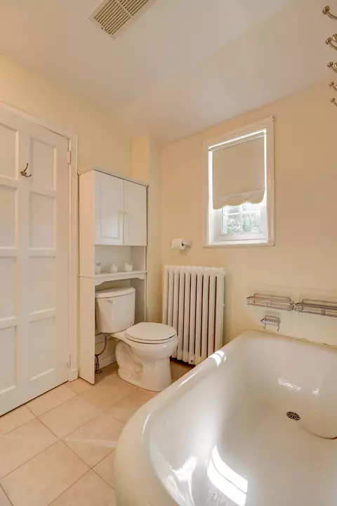 Bath - 638 W Lincolnway Rd, Morrison, IL 61270 photo 3 of 6