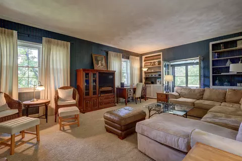 Living - 638 W Lincolnway Rd, Morrison, IL 61270 photo 1 of 3