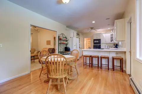 Dining - 638 W Lincolnway Rd, Morrison, IL 61270 photo 3 of 4