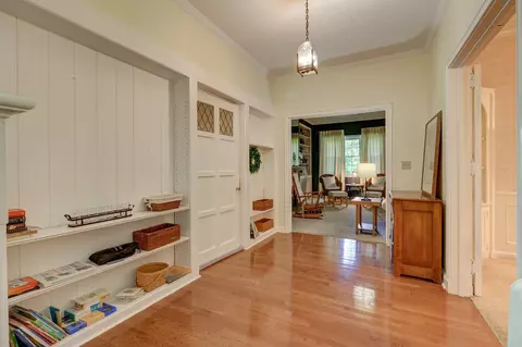 Entry Way - 638 W Lincolnway Rd, Morrison, IL 61270 photo 3 of 4