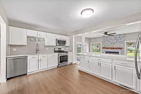Kitchen - 829 Bay Ct, Bartlett, IL 60103 photo 1 of 2