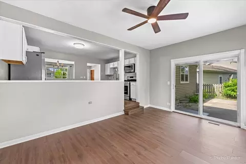 Living - 829 Bay Ct, Bartlett, IL 60103 photo 1 of 4