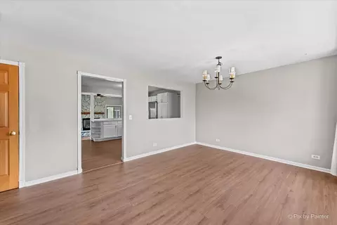 Living - 829 Bay Ct, Bartlett, IL 60103 photo 3 of 4