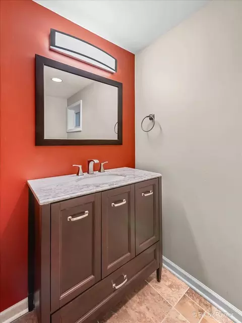 Bath - 829 Bay Ct, Bartlett, IL 60103 photo 3 of 3